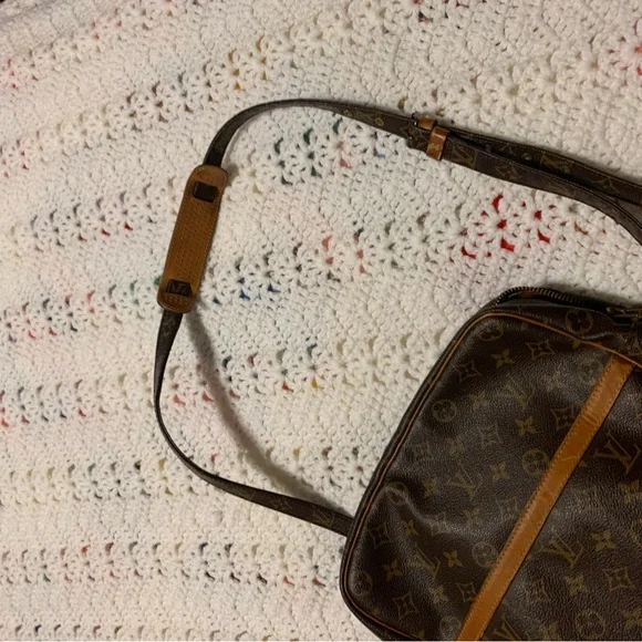 Authentic Louis Vuitton Monogram Danube GM bag - Picture 10 of 16